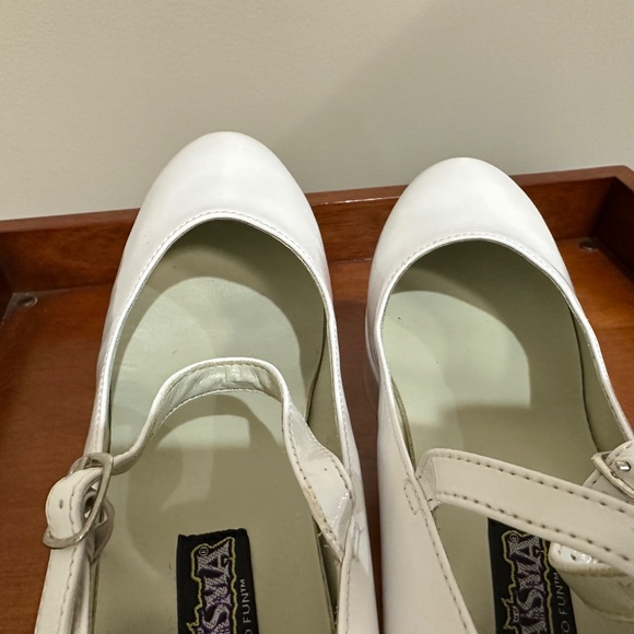 Funtasma Mary Jane Pump, White, Size 9 - Picture 4 of 11